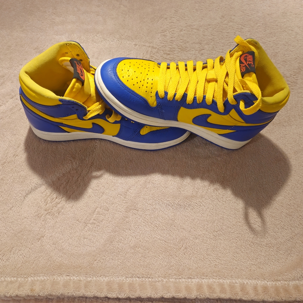 Jordans Retro 1 Yellow and Blue High-Top Sneakers